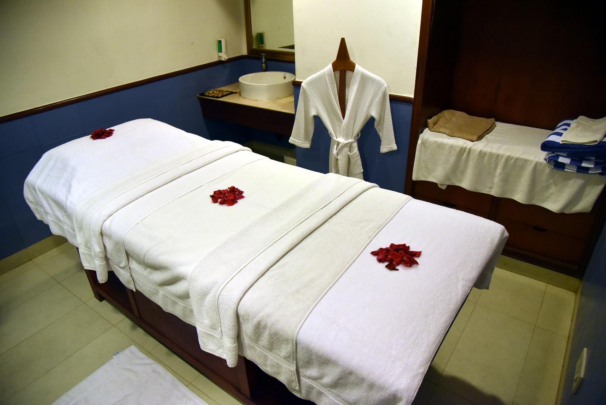Radisson Hotel Varanasi Esterno foto