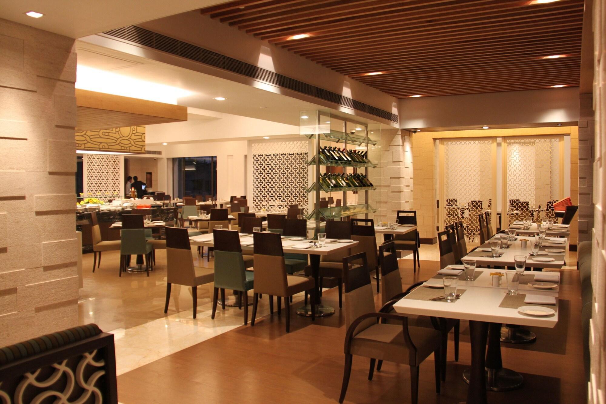 Radisson Hotel Varanasi Esterno foto